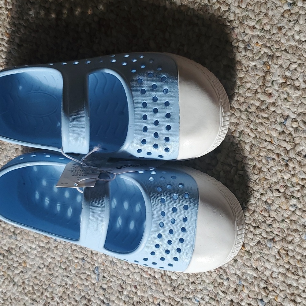 Girls shoes